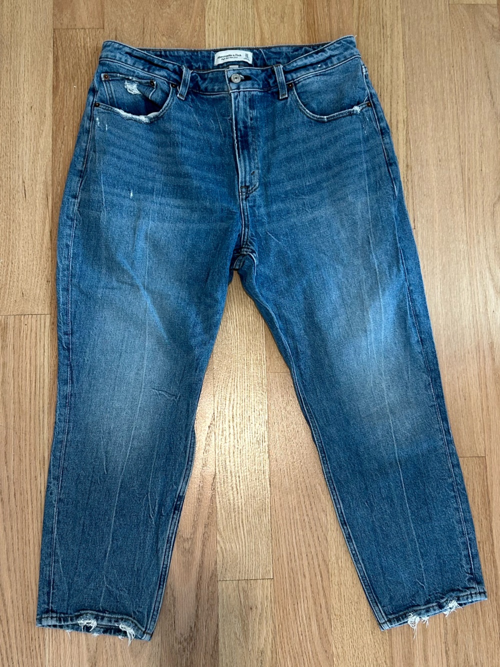 Abercrombie & Fitch Curve Love High Rise Mom Jeans — Size 32 / 14